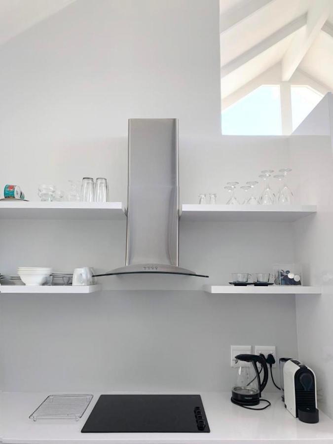 Bright Camps Bay Loft With Stunning Views And Shared Pool Daire Cape Town Dış mekan fotoğraf